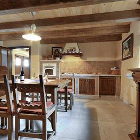4 bedroom villa with pool near Svetvinčenat, Istria, sleeps 10